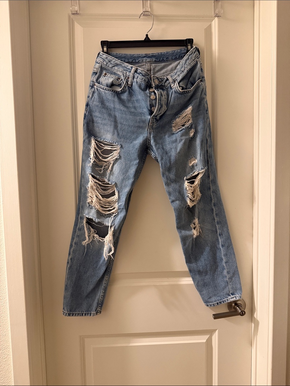 Topshop Distressed Light Wash Boyfriend Jeans Size 26
